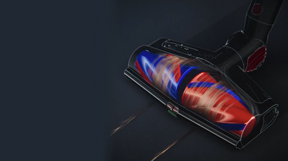 El cabezal All Floor Cones Sense desenreda el cabello largo de un piso duro.